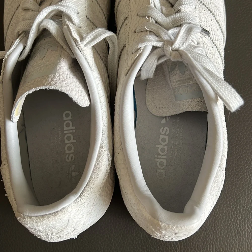 Adidas superstar sneakers, 10.5, light gray snakeskin texture - Picture 5 of 6